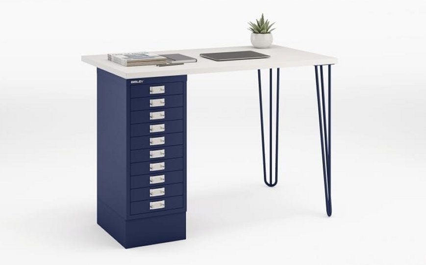 kleiner Schreibtisch für das Arbeitszimmer mit Schubladenschrank als Tischplattenablage