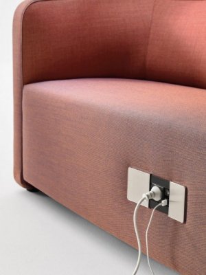 Business-Lounge-Sessel mit Stromanschluß und Handy-Ladestation