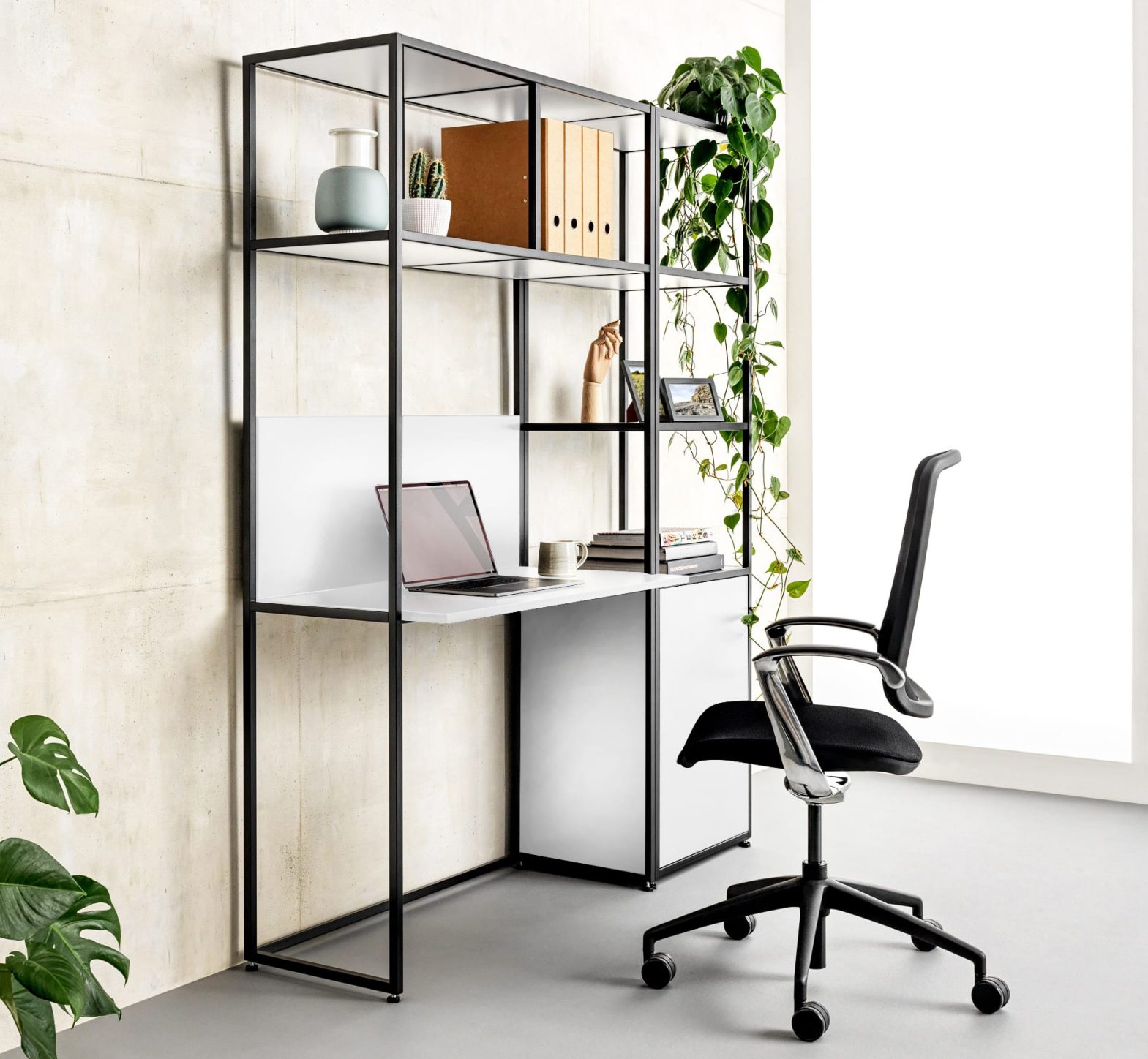 Homeoffice-Möbel wenig Raumbedarf viel Ablagefläche, Schreibtisch und Büroschrank
