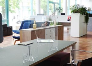 Spuckschutz-Tischaufsteller aus bruchfestem Acrylglas