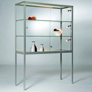 Elegante Glasvitrine auf hohen Standbeinen