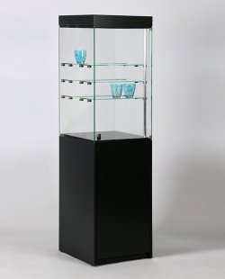 Sockelvitrine Sockelhöhe = 100 cm mit rahmenloser Glashaube und schmalen Glasböden