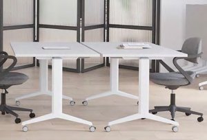 mobiler Bürotisch mit Laufrollen und mit um 90° kippbaren Tischplatte