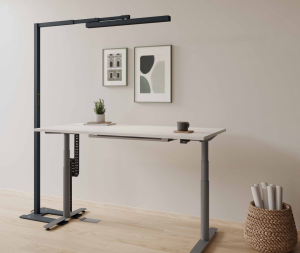 Büro-Standleuchte: blend-flimmerfreie LED-Stehlampe Sensortechnik für anspruchsvolle Büro-Arbeitsplätze