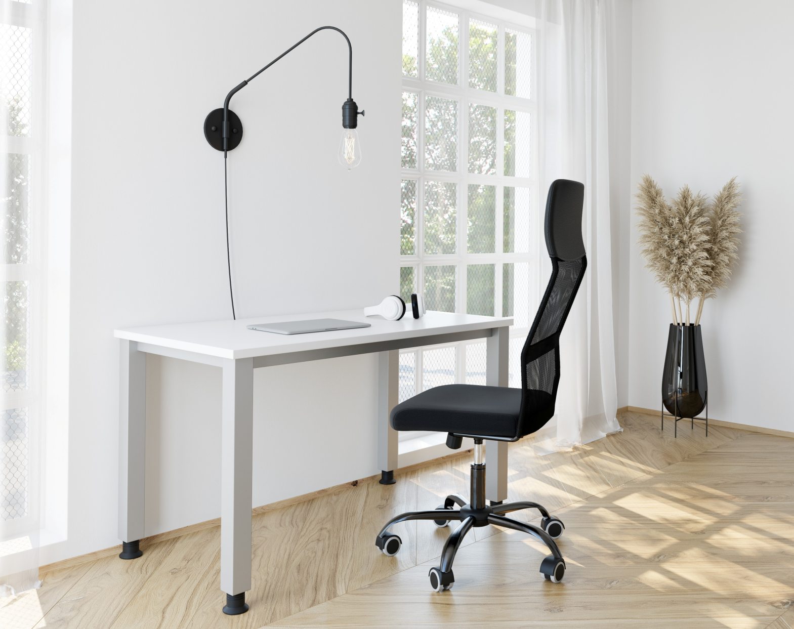 massiver Schreibtisch für das Homeoffice mit schmaler Tischplatte 140 x 67,2 cm