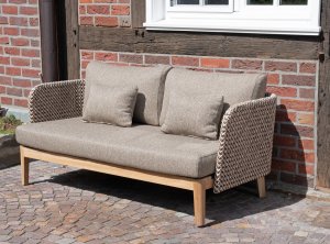 modernes Dreisitzer-Gartensofa mit bequemen Auflagekissen