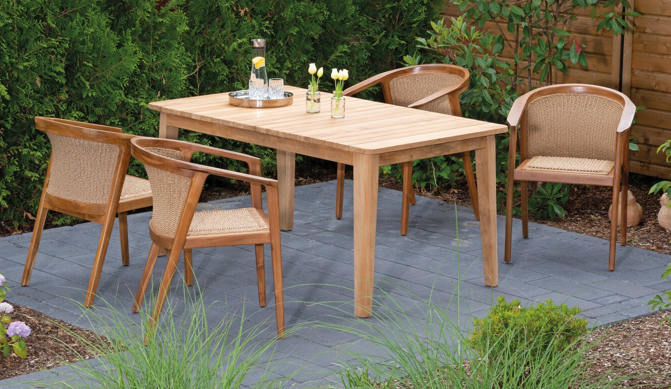 Teak- / Geflecht-Gartensessel hoher Sitzkomfort massiver Teakholz-Gartentisch