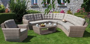 Gartencouch im Antik-Look