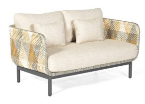 komfortables Zweisitzer-Gartensofa im vierfarbigen Kunststoffgeflecht