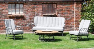 moderne robuste Garten-Sitzgruppe mit bequemen Dreisitzer-Gartensofa