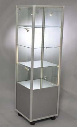 Staufach-Messevitrine durch Glasbeklebung mit undurchsichtiger Folie silbermetallic