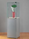 stabile Sockelvitrine mit abschließbarem Unterschrank