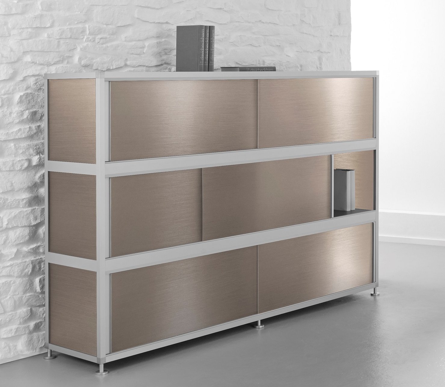repräsentativer Büroschrank als modernes Highboard