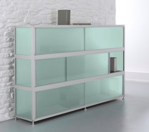 schöner Büroschrank mit abschließbaren Schiebetüren