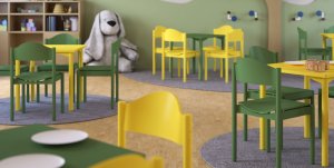 kindergerechter Massivholzstuhl und Tisch für Kindergärten