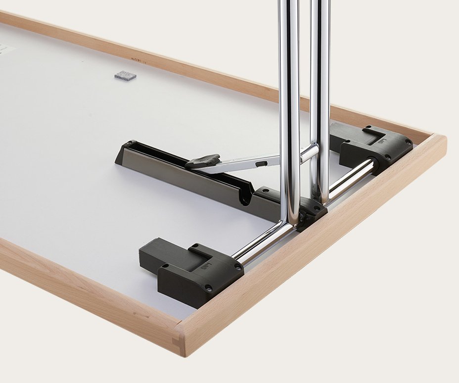 massiver Seminar-Klapptisch leichtgängig ein -u. ausklappbaren Stahlrohr-Tischgestell