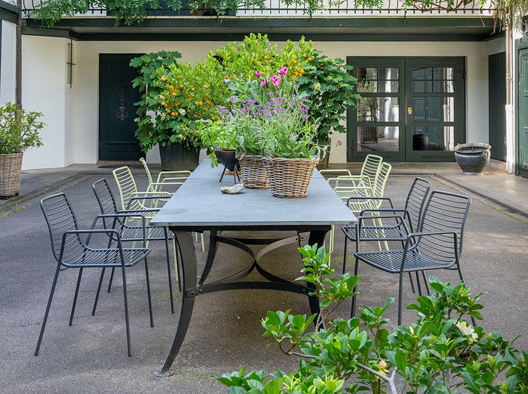 robuster Gastronomie-Metallstuhl mit Korrosionsschutz