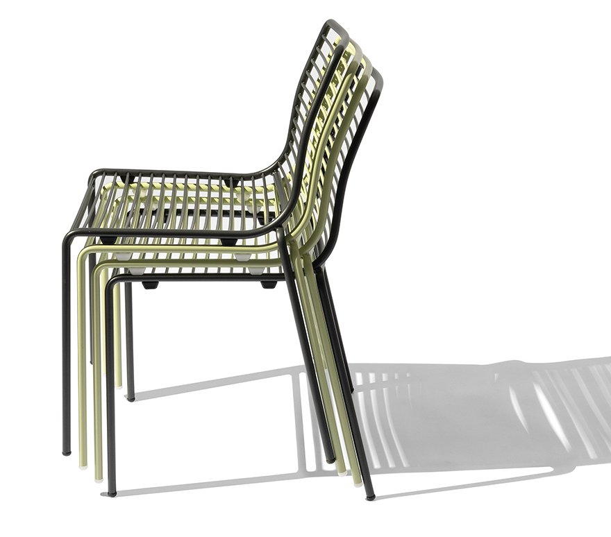 stapelbarer Bistrostuhl für den Außenbereich