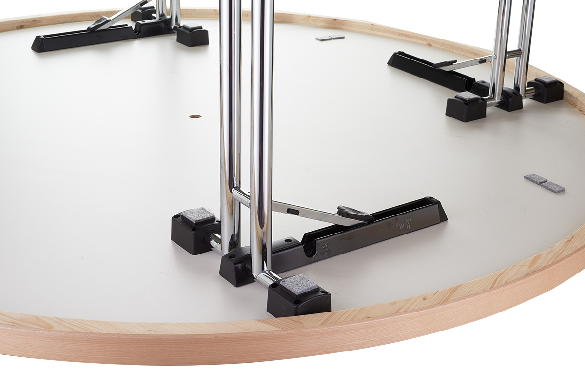 massiver, runder Banketttisch mit leichtgängig ein- / ausklappbaren Tischbeine