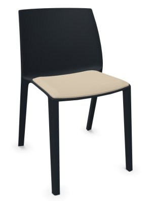 robuster Kunststoffstuhl mit Polstersitz