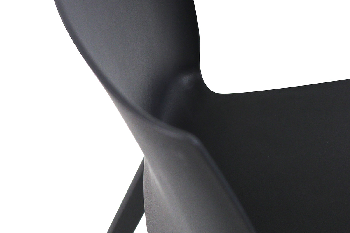 hochwertiger Kunststoffstuhl für den Außenbereich