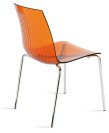 stapelbarer Stuhl mit transparenter, orangner Sitzfläche