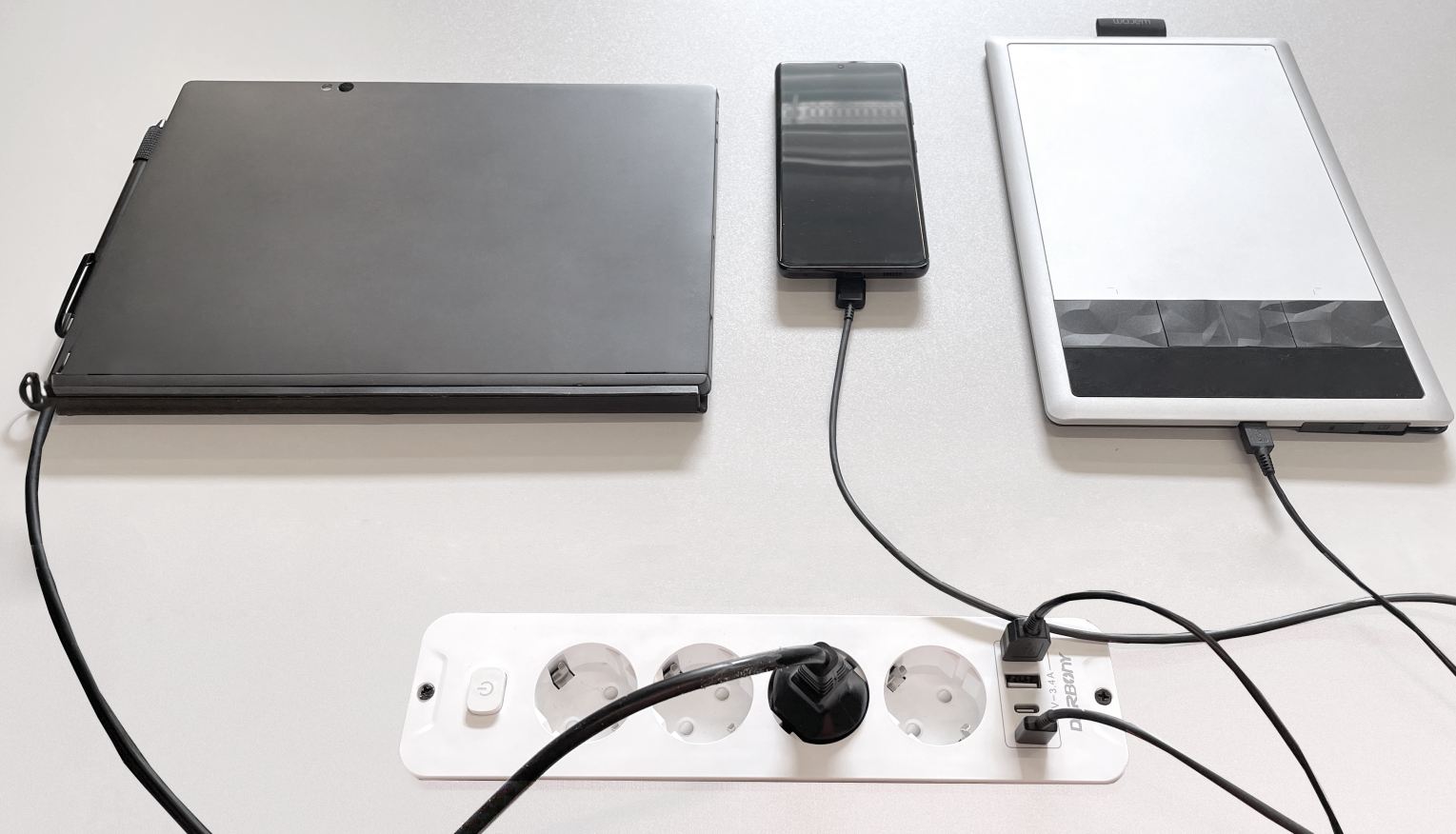 Sitz-Stehschreibtisch Move  mit Stromanschluß und USB-Ladeports