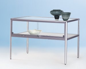elegante Exponat-Tischvitrine mit abschließbaren Schiebetüren