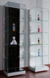 moderne Säulenvitrine mit Innenbeleuchtung